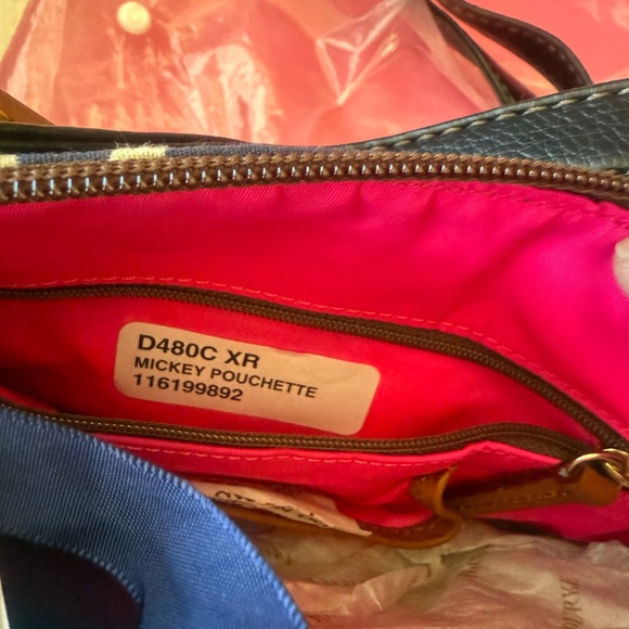 Mickey face cloth pouch eye with strap. Hot pink interior - Picture 5 of 6